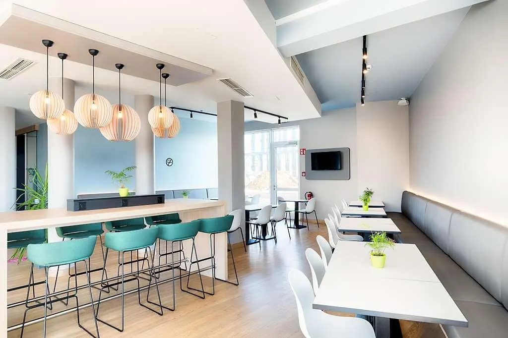 B&B Hotel Berlin-Airport Berlino