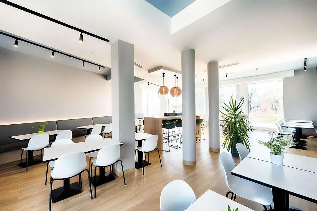 B&B Hotel Berlin-Airport  Berlino