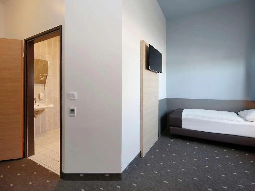B&B Hotel Berlin-Airport 2*, Berlino