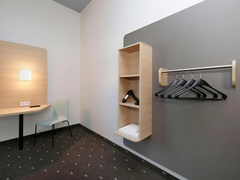 B&B Hotel Berlin-Airport 2*, Berlino Germania