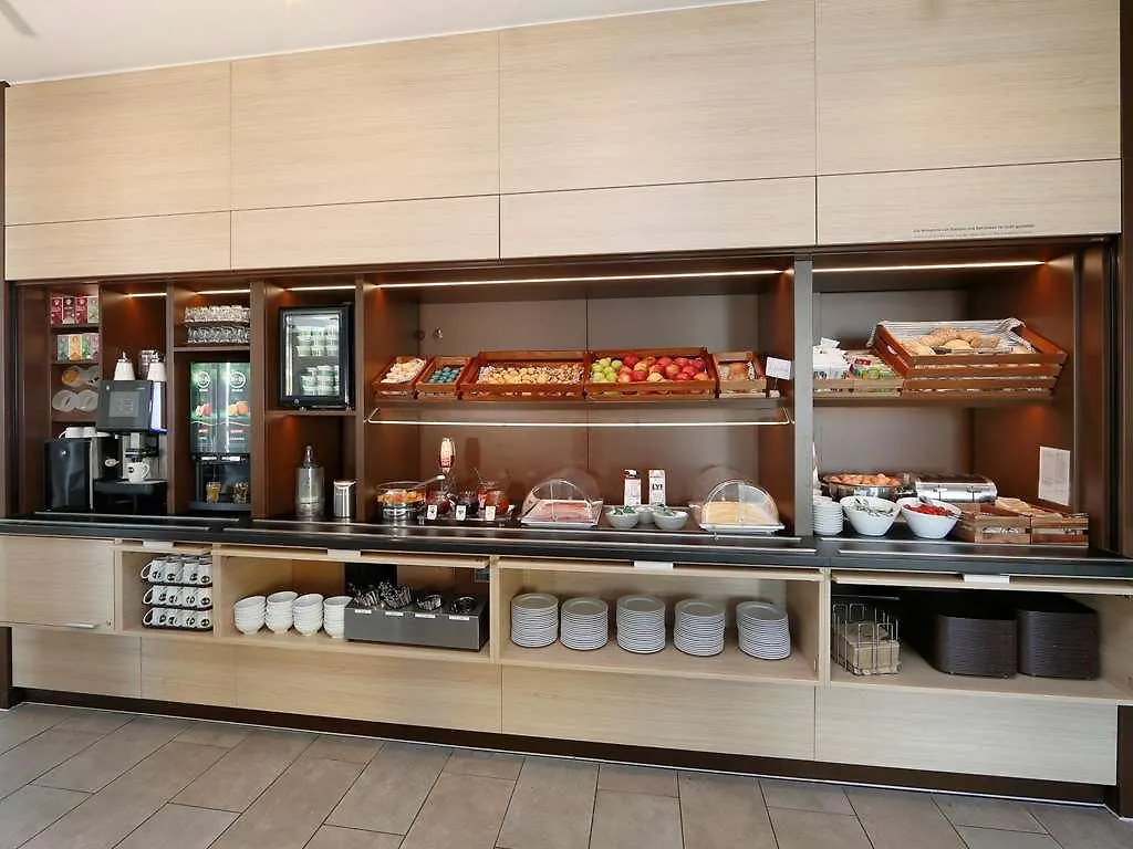 B&B Hotel Berlin-Airport  ברלין