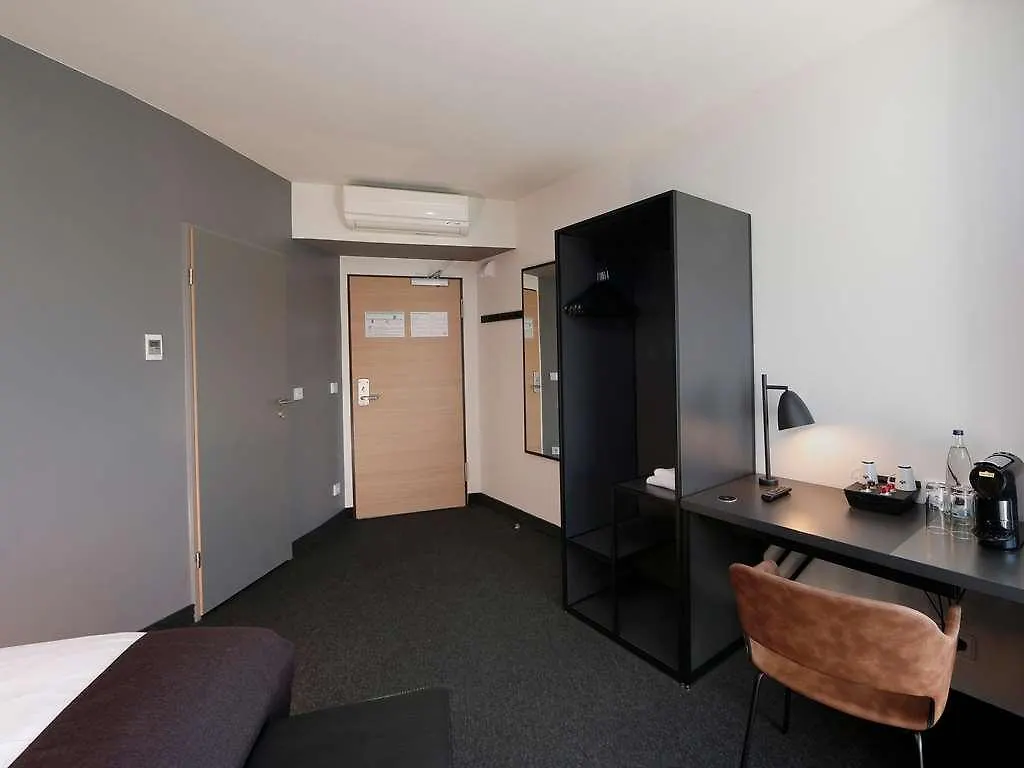 B&B Hotel Berlin-Airport ברלין